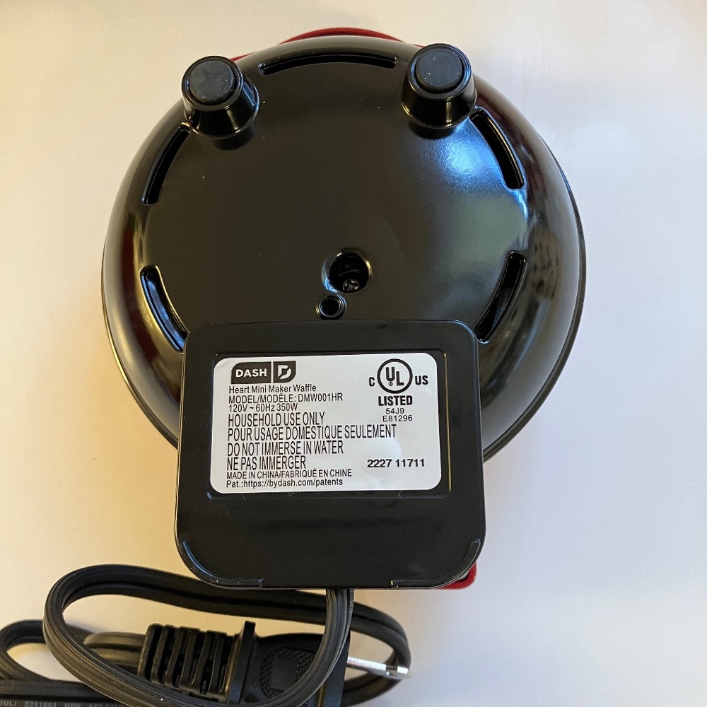 NWOT! ❤️ DASH Mini Heart ❤️ Waffle Maker! - Picture 14 of 14